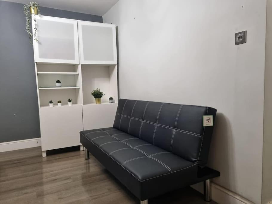 Beautiful 4 Bed Immaculate Condition Refurbished Property Ромфорд Экстерьер фото